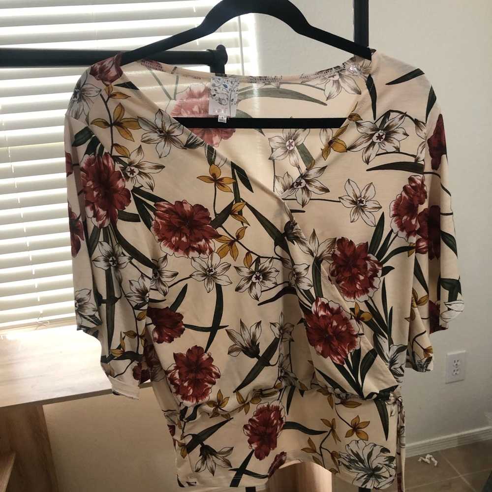 Floral size small tunic top